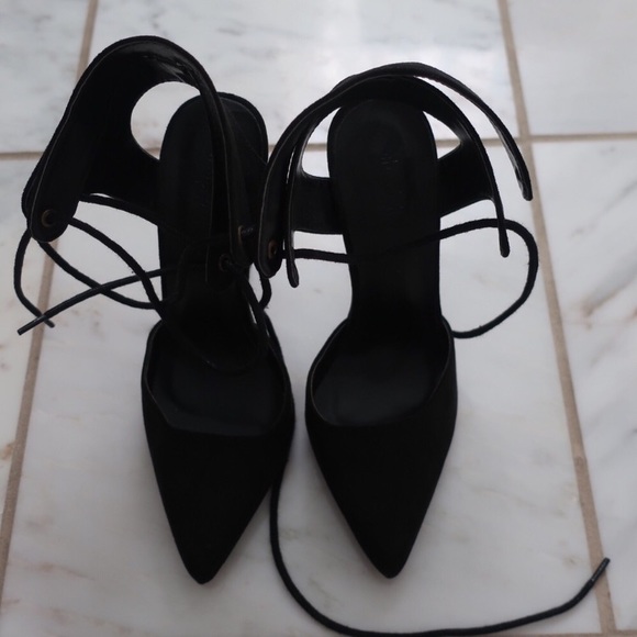 Heels - Picture 4 of 6